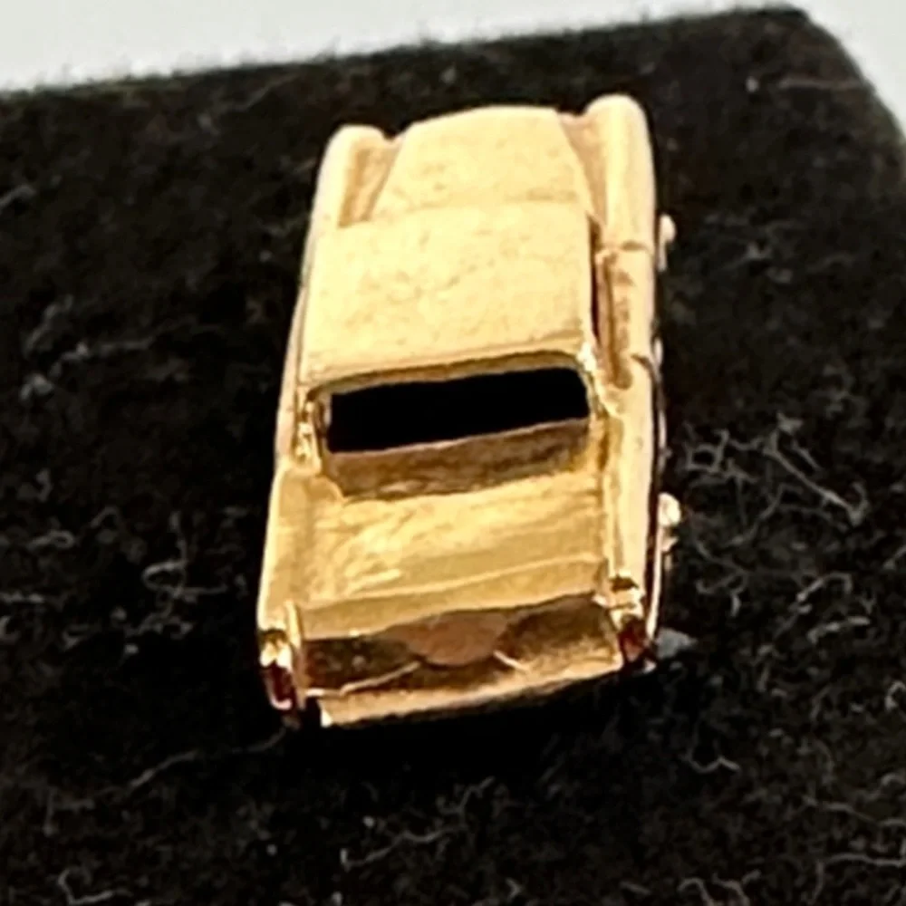 14k real solid Gold Classic Car Pin​